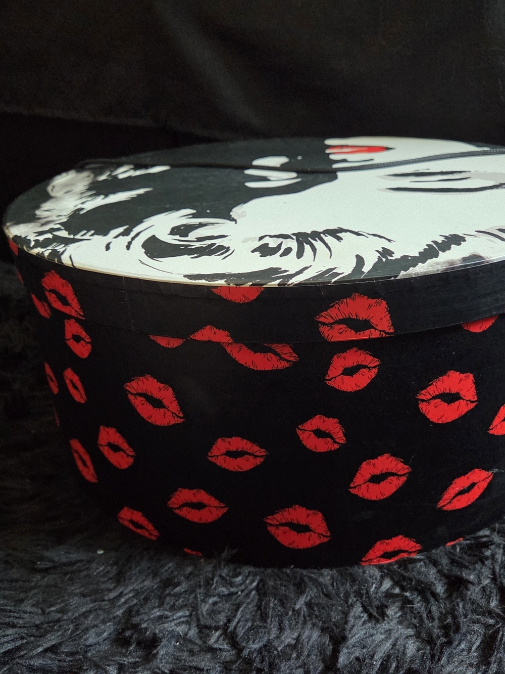 Marilyn Monroe Black & White Round Hat Box with Red Lip Print Storage Box